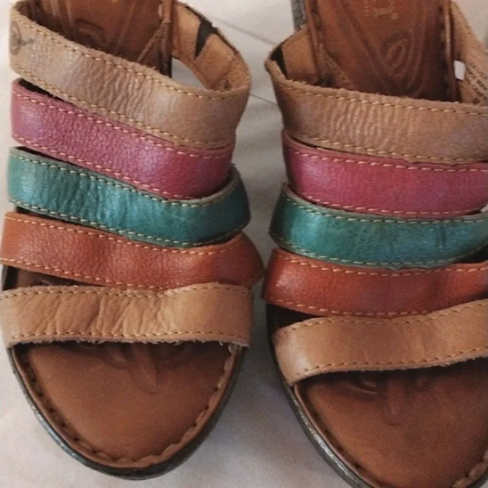 Born Platform Sandals